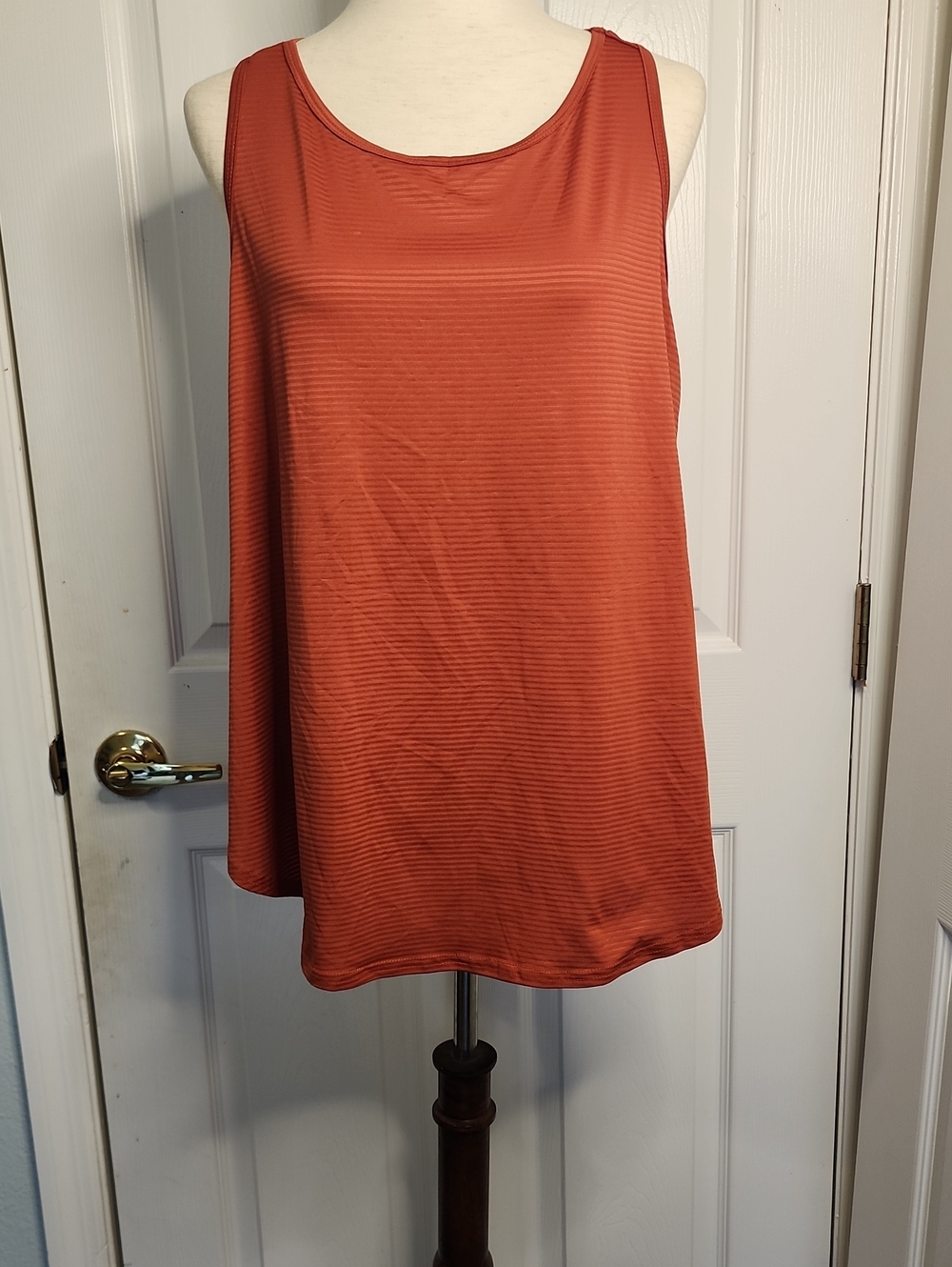 Avia Scoop Neck Rust Tank